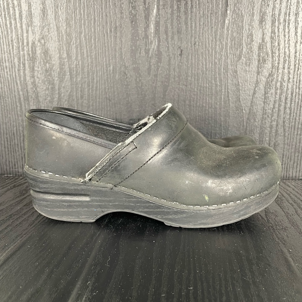 Dansko Professional Clog *size 37* Women’s size 6.5